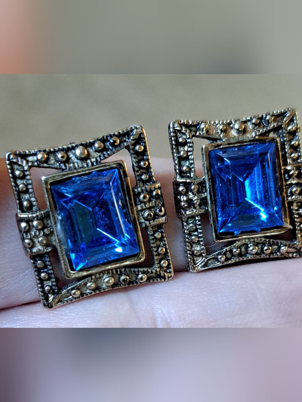 Blue Crystal Fillagree Earrings Art Deco Ornate Vintage Stud Type Fashion